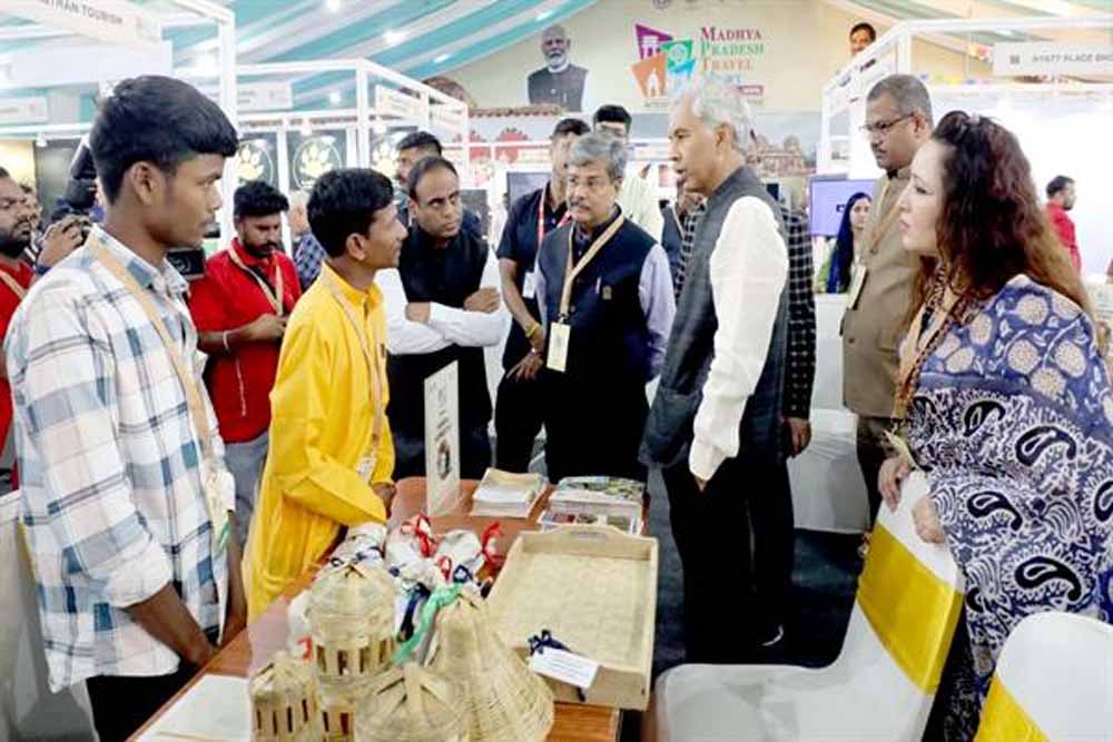 प्रदेश के स्थानीय ग्रामीण परिवेश को जीवंत प्रदर्शनी विलेज वाइब्स के माध्यम से प्रदर्शित करने पर की प्रशंसा