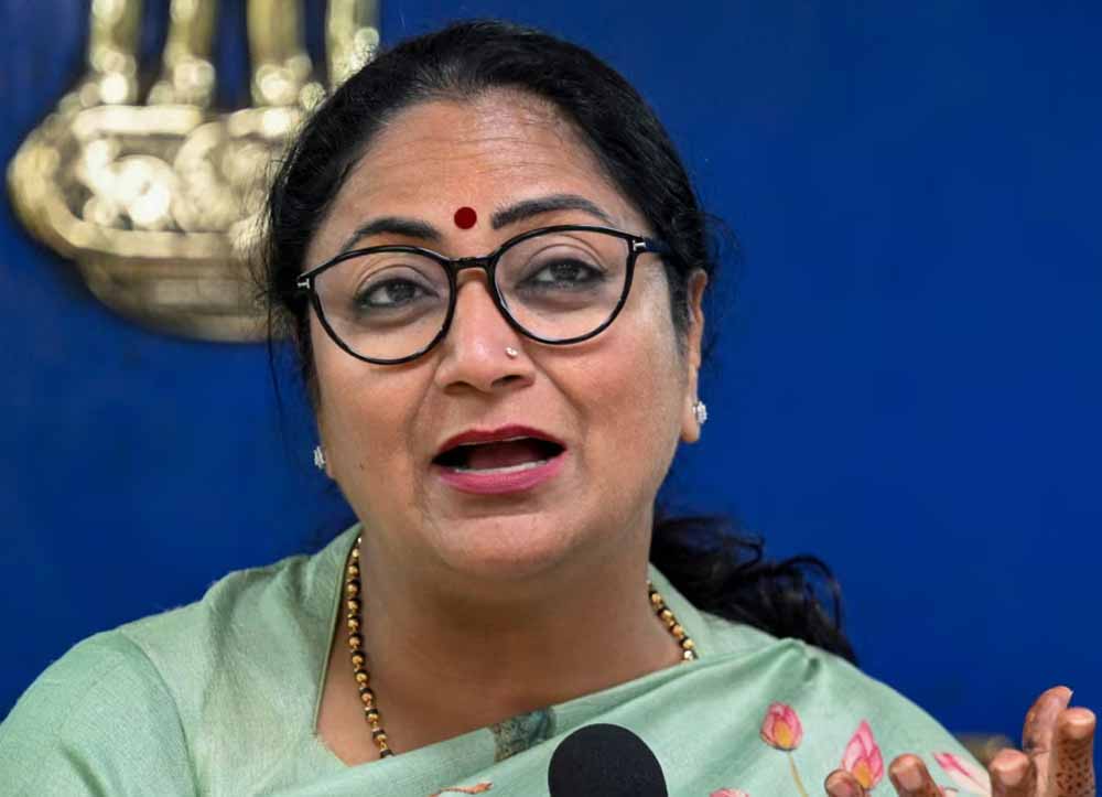 छठ महोत्सव से पहले सियासी हलचल: AAP नेता CM रेखा गुप्ता के घर पहुंचने को तैयार, देखिए वजह