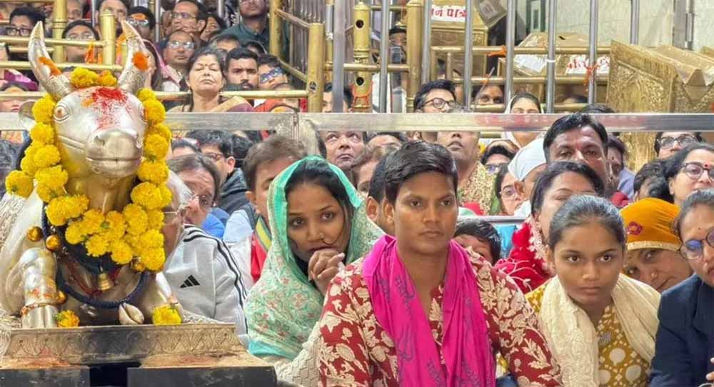 दीप्ति शर्मा का महाकाल दर्शन: भस्म आरती में लिया भाग, मंदिर समिति ने किया स्वागत