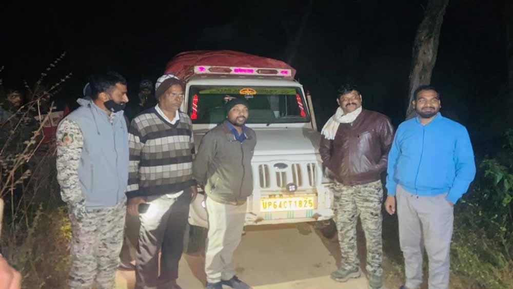 अवैध धान ले जाते तीन वाहन पकड़े गए: 210 बोरी जब्त, सभी पर FIR दर्ज