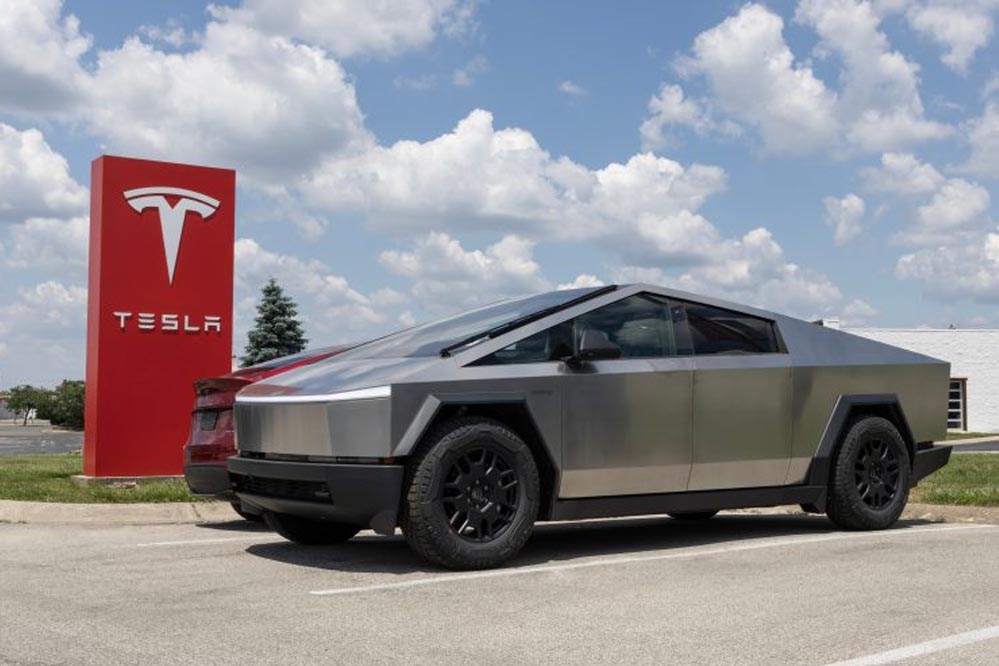 टेस्ला के प्रमुख प्रोजेक्ट साइबरट्रक हेड ने दिया इस्तीफा, सिद्धांत अवस्थी की कहानी