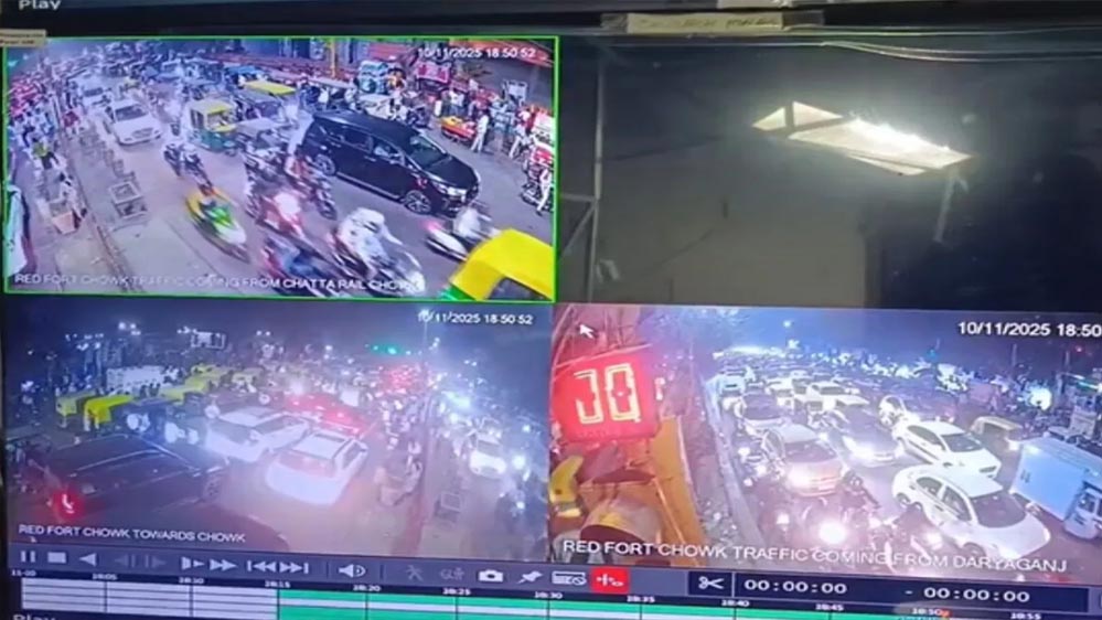 CCTV में कैद दिल्ली कार ब्लास्ट, भीड़ में अचानक हुआ धमाका, हादसे का भयानक दृश्य