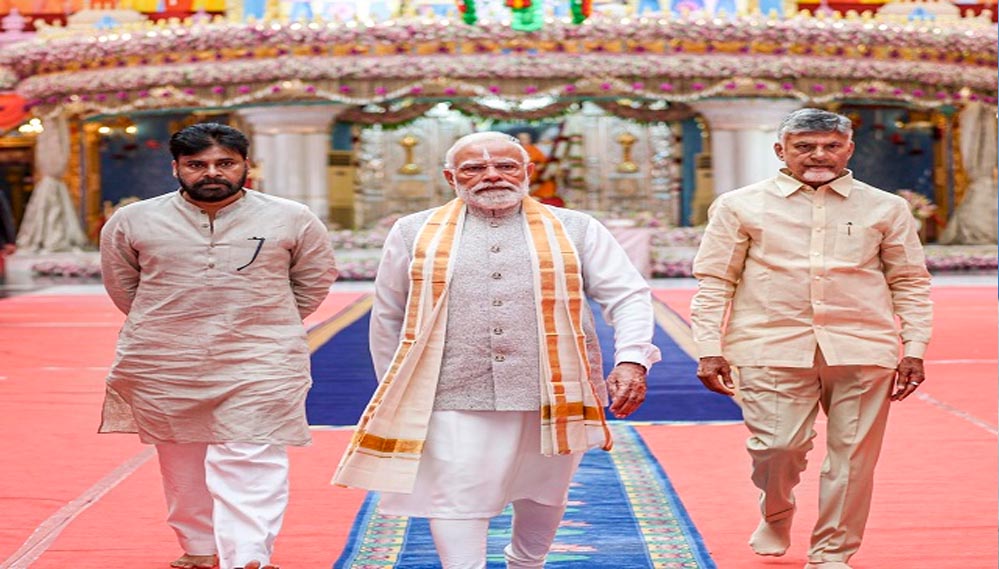 ऐश्वर्या राय ने पीएम मोदी से मुलाकात में कहा धर्म और जाति की बजाय मानवता सबसे बड़ी