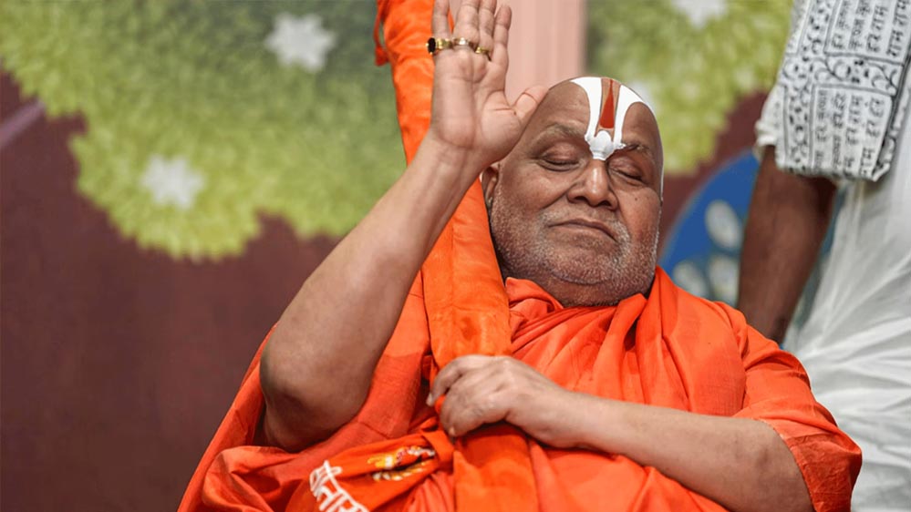 छत्तीसगढ़ में रामभद्राचार्य के बयान से मचा सियासी तूफान—‘भारत में रहना है तो जय श्री राम कहना होगा