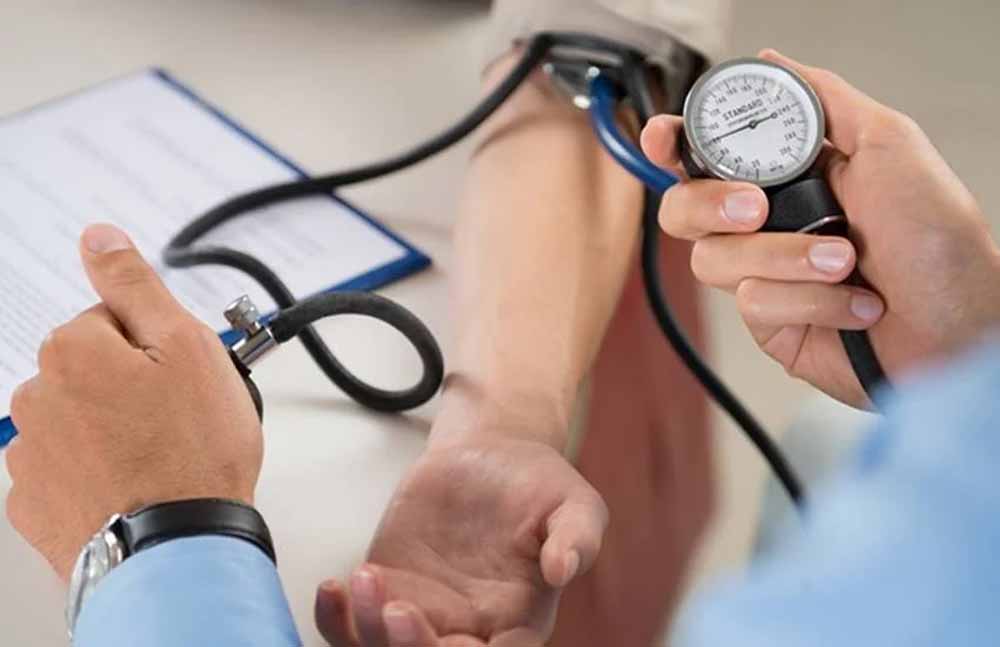 हाई ब्लड प्रेशर कंट्रोल में रखना चाहते हैं? इन चीज़ों से तुरंत बचें