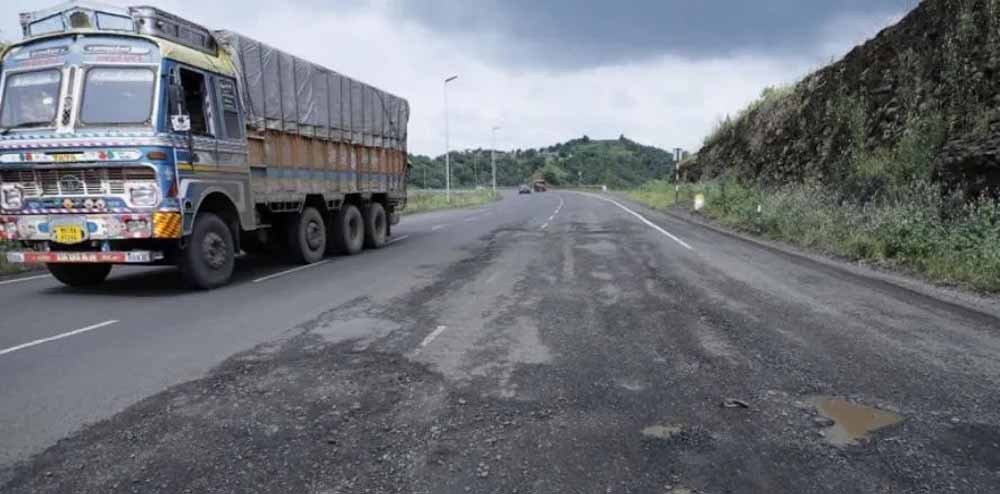 106 करोड़ की सड़क 6 महीने में बदहाल: हाईकोर्ट ने NHAI से विस्तृत रिपोर्ट की तलब