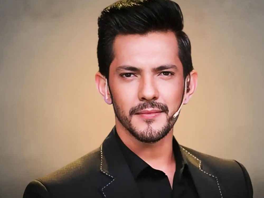 लाइफ में आगे बढ़ना है? तो छोड़िए मोबाइल की लत – आदित्य नारायण