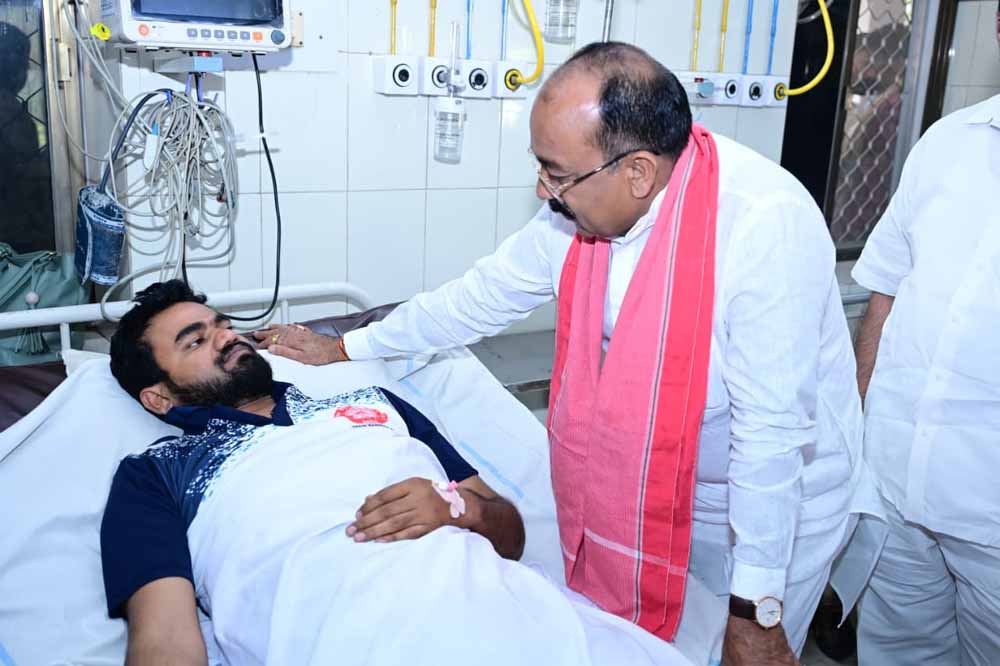 रेल हादसे में घायल लोगों से मिले उप मुख्यमंत्री अरुण साव, जानी स्थिति