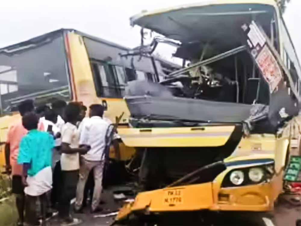 तमिलनाडु सड़क दुर्घटना: बसों की टक्कर में 11 यात्रियों ने गंवाई जान, 40+ घायल