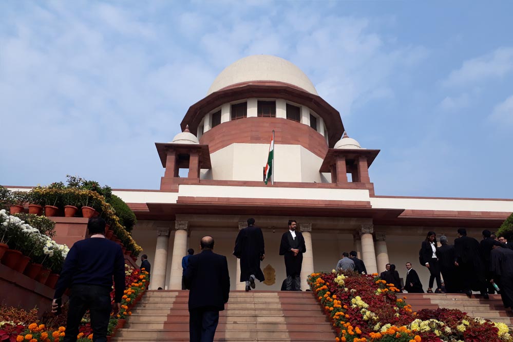 सुप्रीम कोर्ट का निर्देश: गवर्नर की शक्ति पर रोक असंवैधानिक, बिल लंबित रखने का अधिकार नहीं