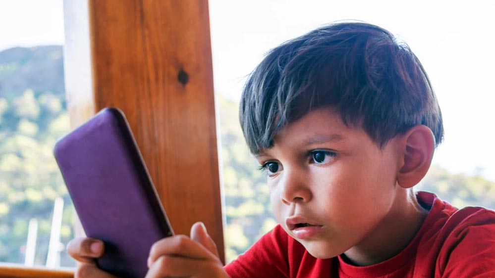 डिजिटल डिपेंडेंसी का डरावना सच: मोबाइल की लत ने 73% लोगों को किया प्रभावित