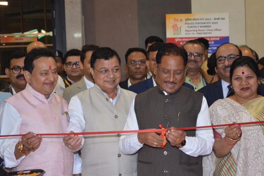 रायपुर: मुख्यमंत्री विष्णुदेव साय ने अंतरराष्ट्रीय व्यापार मेले में छत्तीसगढ़ पवेलियन देखा