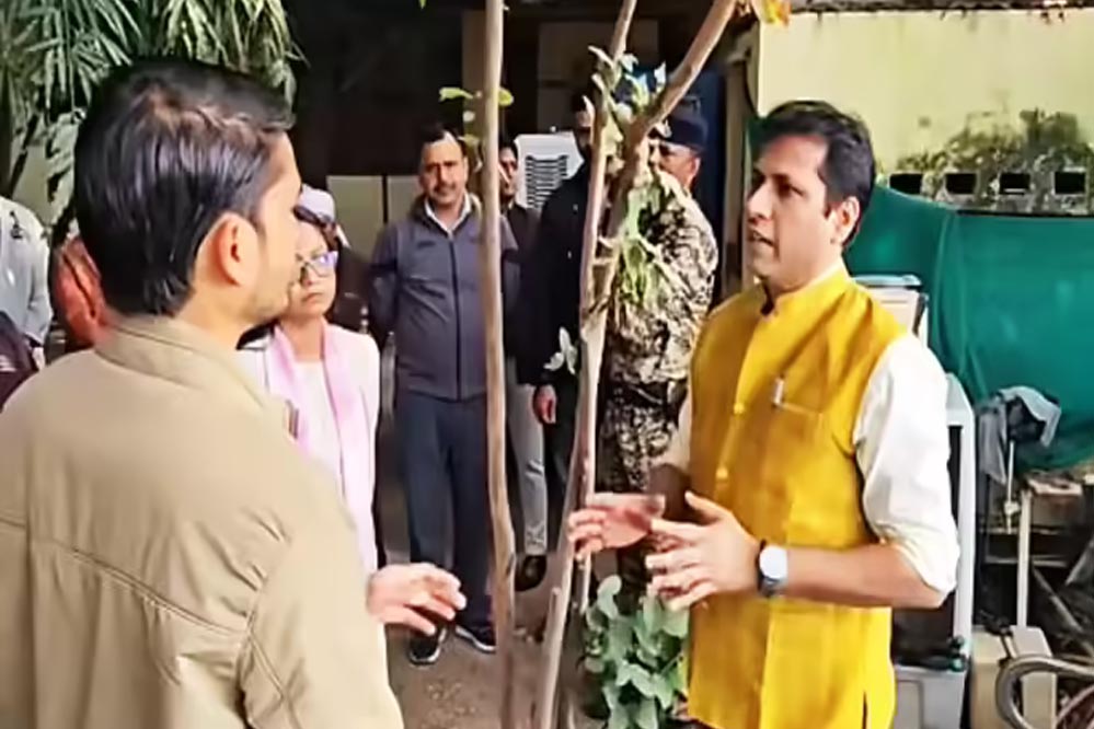 दतिया के गांव में स्वास्थ्य सुविधा का नया सपना साकार, तीन बीघा जमीन अस्पताल के लिए दान