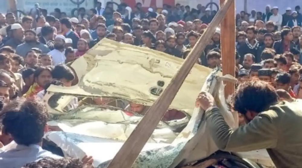 सहारनपुर हादसा: बजरी भरा डंपर कार पर उलटा, एक परिवार के 7 लोगों की जान गई