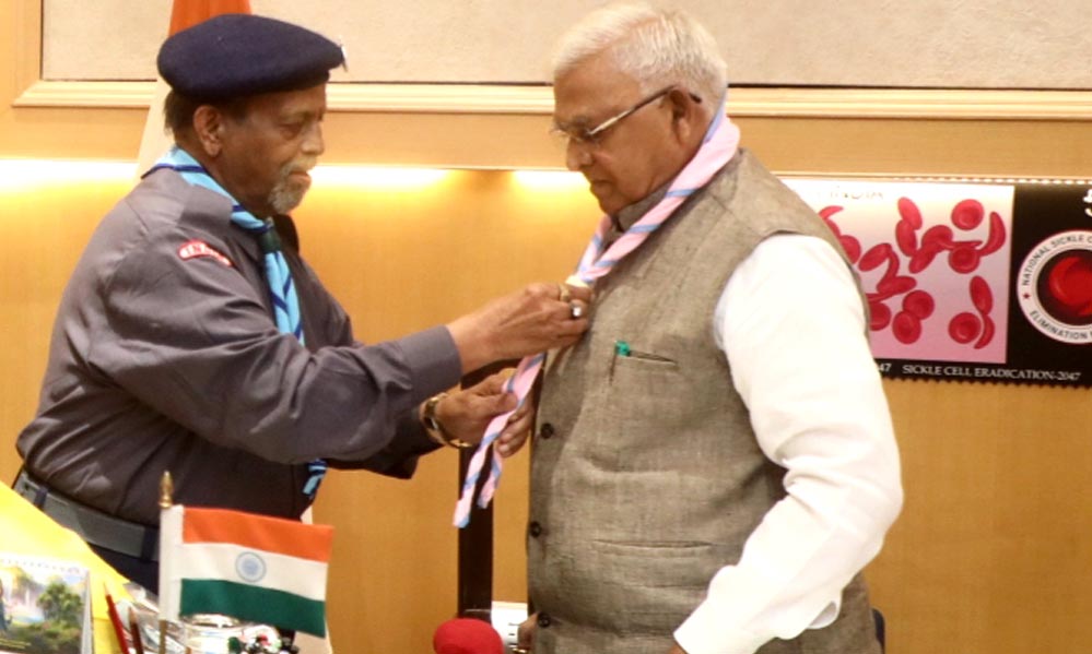 राज्यपाल पटेल बने सम्मानित, स्काउट्स एवं गाइड्स ने पहनाया बैज और स्कार्फ