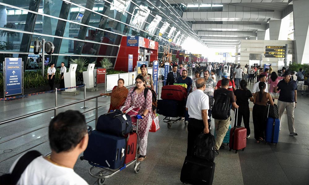 दिल्ली एयरपोर्ट से फ्लाइट संचालन प्रभावित, ATC सिस्टम डाउन होने से 100 से अधिक उड़ानें देरी से