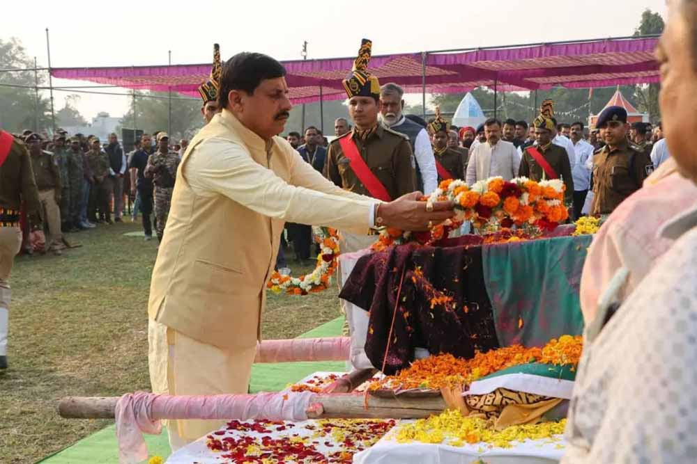 गमगीन माहौल में हुआ शहीद आशीष शर्मा का अंतिम संस्कार, CM मोहन यादव ने परिवार को दी बड़ी सौगात
