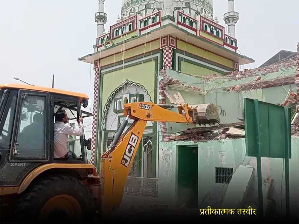 हरिद्वार में बुलडोजर चला! प्रशासन ने मजार गिराई, तनाव की आशंका में बढ़ाई सुरक्षा