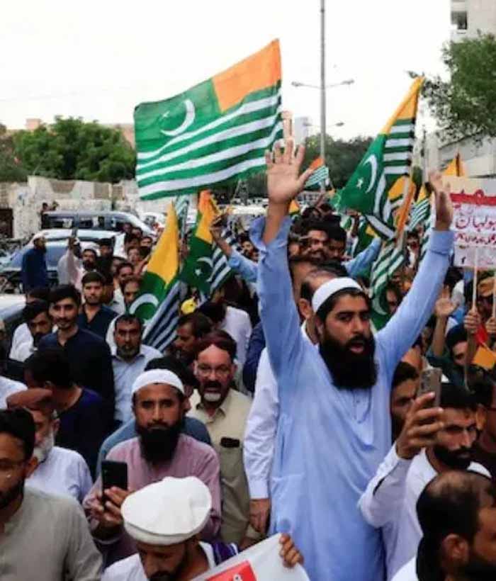 Gen Z बनाम सत्ता: पाकिस्तान में नेपाल जैसी उठी बगावत की लहर, शहबाज शरीफ पर बढ़ा दबाव