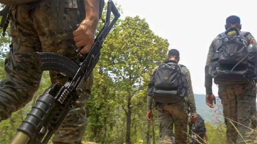 नारायणपुर ऑपरेशन सफल: 89 लाख के इनामी दहशतगर्द समेत 28 माओवादी आत्मसमर्पण