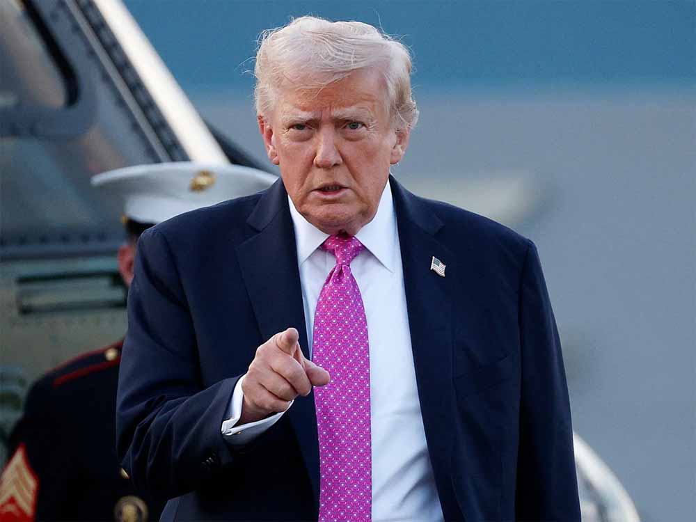 ट्रंप ने की हमास से मुक्त यहूदियों से मुलाकात, सराहना के साथ भेंट में दी प्रतीकात्मक निशानी