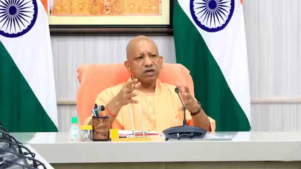 सीएम योगी सख्त—70 वर्ष से ऊपर के बुजुर्ग और अंत्योदय परिवारों के आयुष्मान कार्ड तुरंत बनाए जाएं