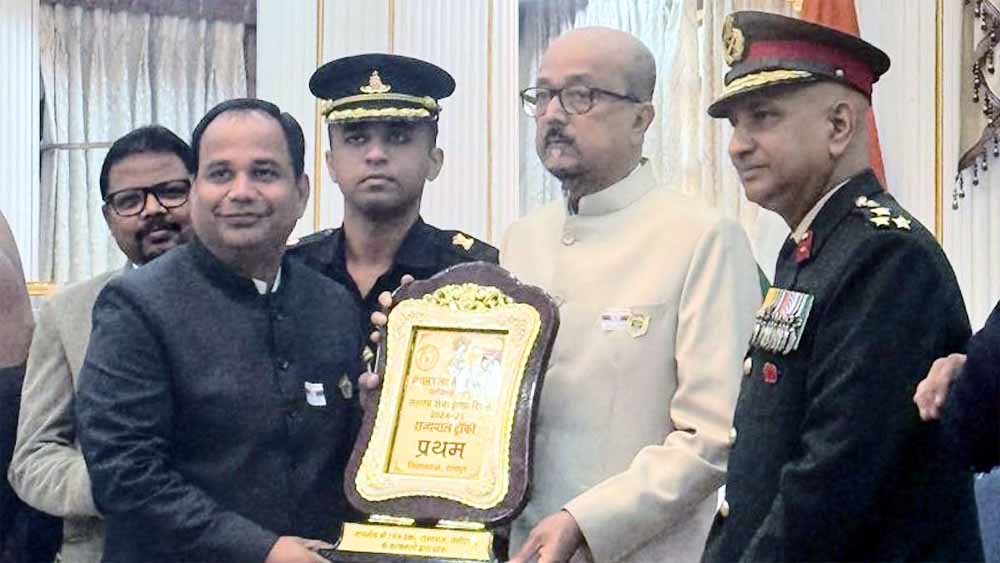 सशस्त्र सेना झंडा दिवस के लिए सर्वाधिक योगदान, कलेक्टर डॉ. गौरव सिंह को मिला राज्यपाल का सम्मान