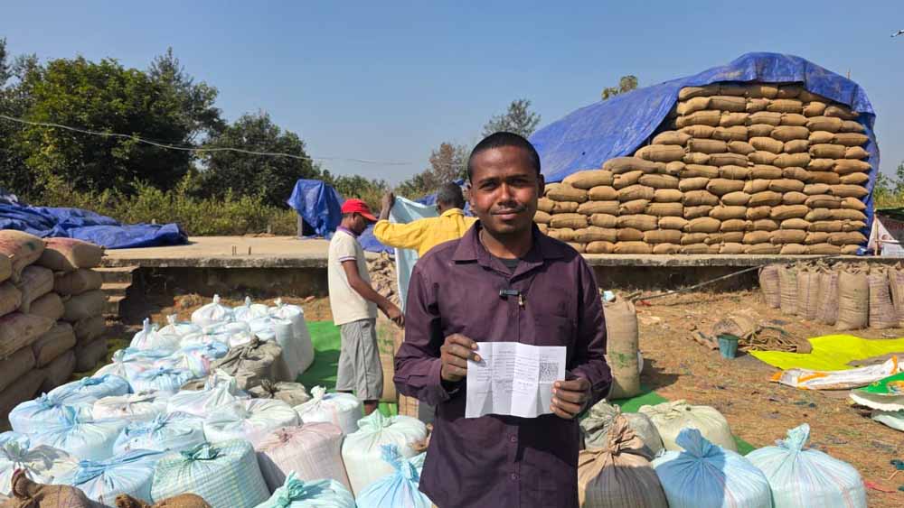 किसानों को मिल रही सीधी सुविधा, धान उपार्जन केन्द्रों की पारदर्शी व्यवस्था की पिंकू कुजूर ने की तारीफ