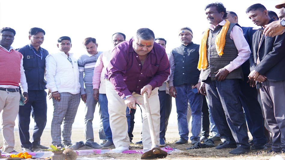 रायपुर: कैबिनेट मंत्री राजेश अग्रवाल ने लखनपुर-उदयपुर में करोड़ों के विकास कार्यों का भूमिपूजन और लोकार्पण
