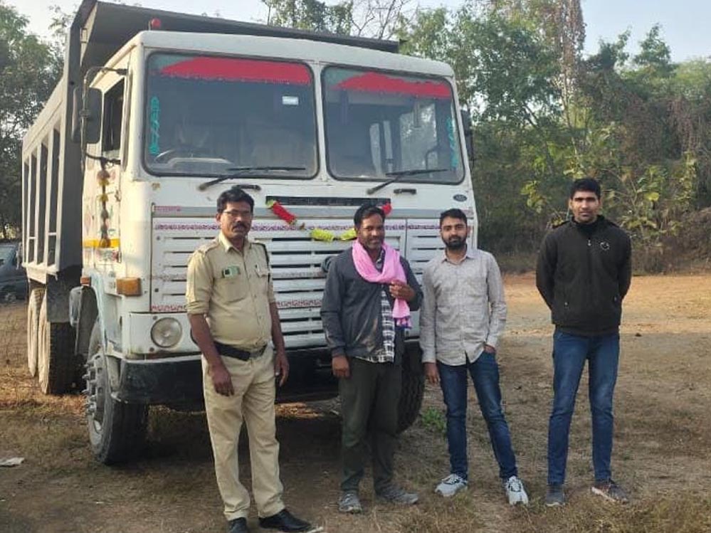 रायपुर : अवैध खनिज परिवहन करते 3 हाईवा और 1 ट्रेलर जब्त