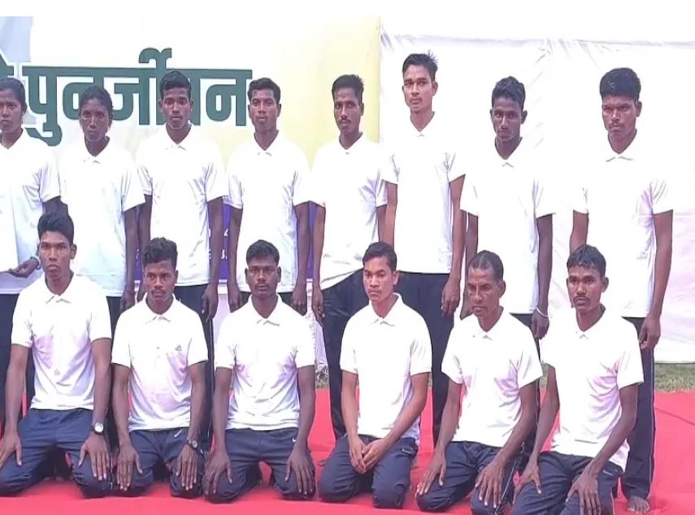 नक्सलवाद पर प्रहार: छत्तीसगढ़ में 34 नक्सलियों ने किया सरेंडर, महिलाओं सहित टूटती लाल आतंक की कमर