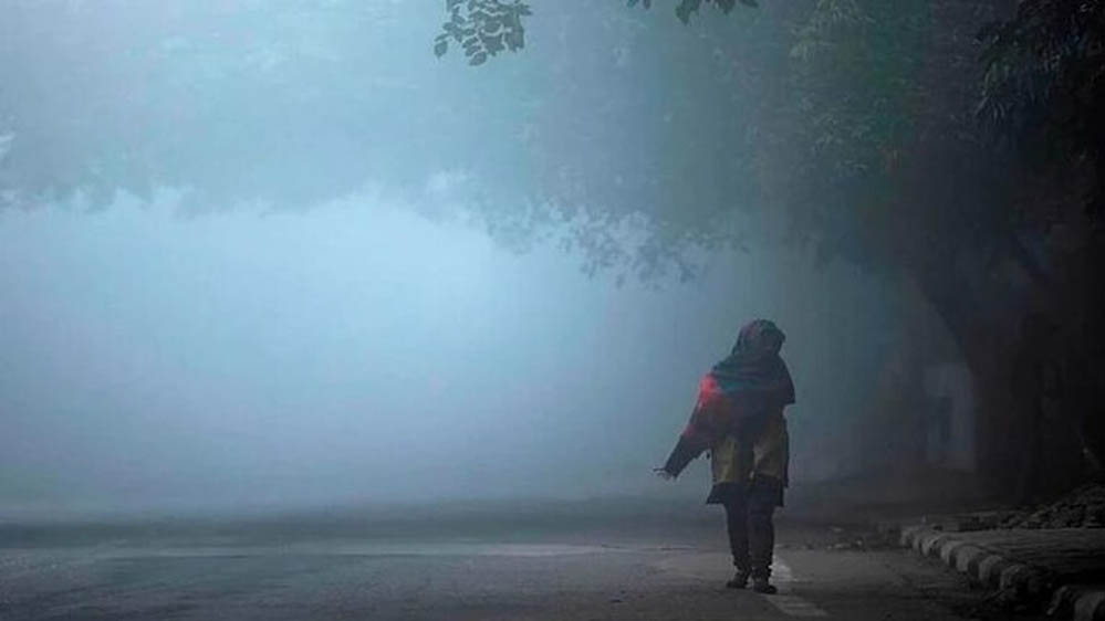 घने कोहरे से मध्यप्रदेश में यातायात प्रभावित, दिल्ली रूट ट्रेनें देर से चलीं, उड़ानों में रुकावट