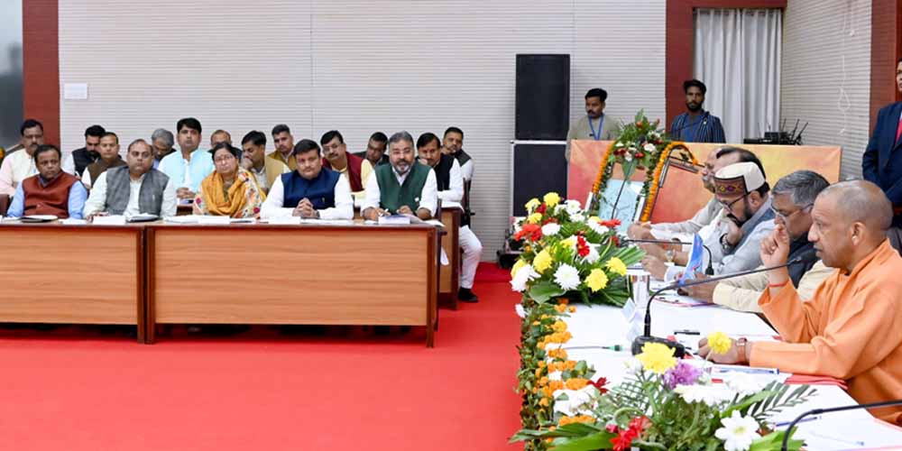 महिला उद्यमियों, युवाओं और पारंपरिक कारीगरों के लिए योजनाओं ने बदली आर्थिक तस्वीर: योगी आदित्यनाथ