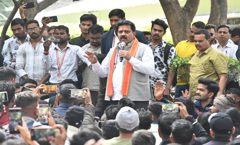 पहली बार भर्ती प्रक्रिया में अभ्यर्थियों की समस्याओं पर सीधे उपमुख्यमंत्री ने किया संवाद