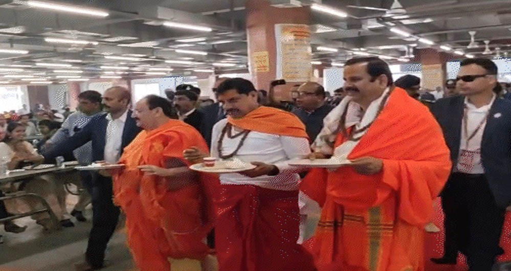 अन्नक्षेत्र में बने खास पल: जेपी नड्डा और CM मोहन यादव ने खुद रखी अपनी जूठी थाली
