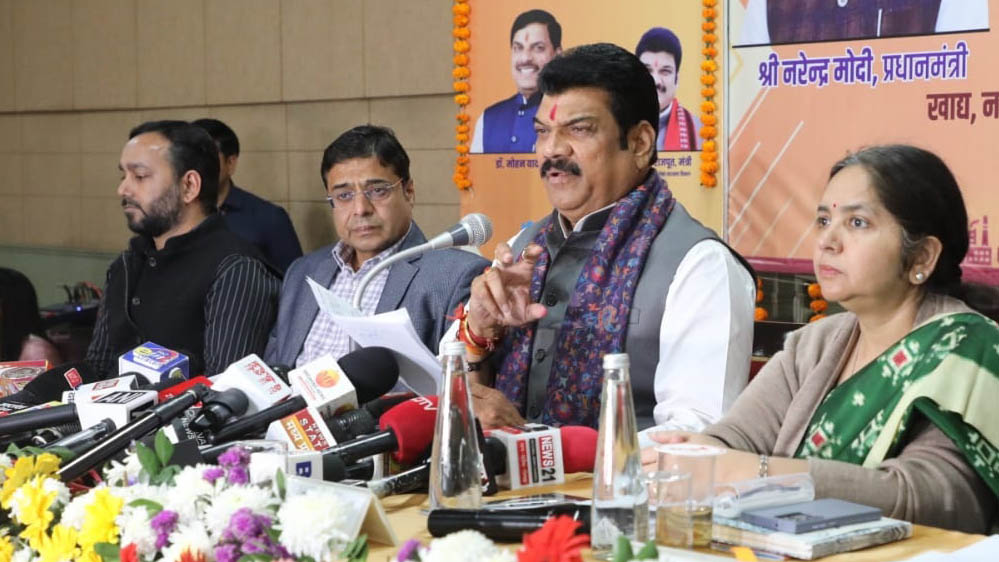 योजनाओं के क्रियान्वयन में पारदर्शिता और सख्त निगरानी पर जोर: खाद्य मंत्री राजपूत