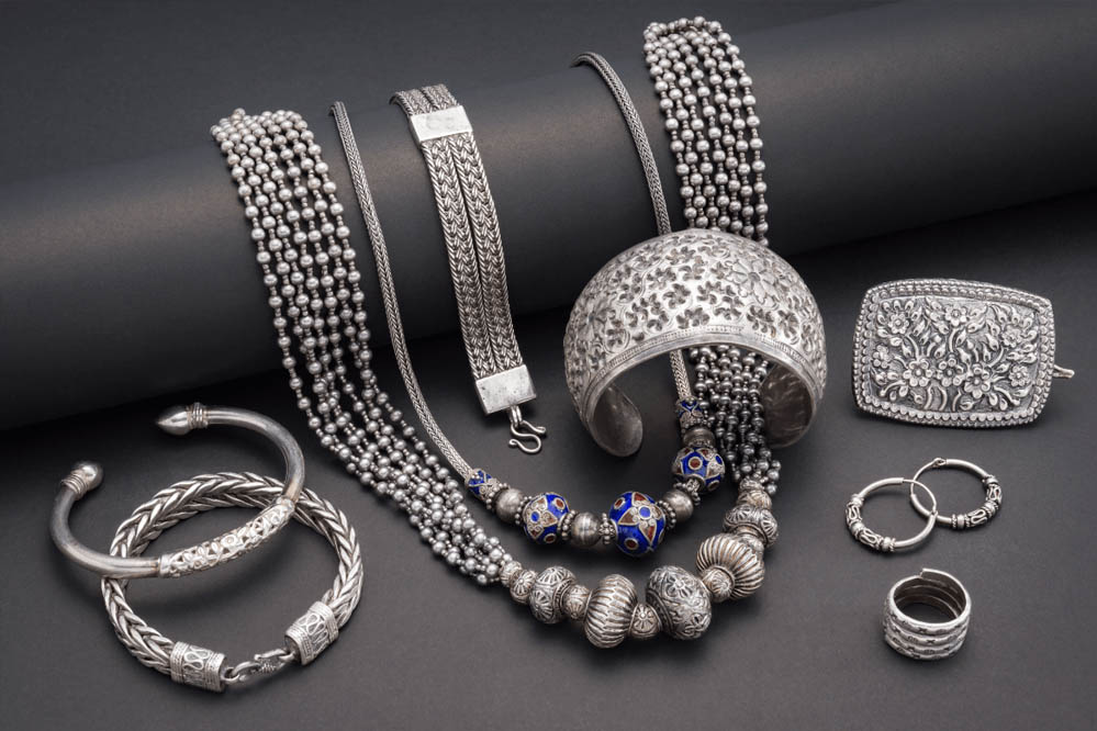 सोना-चांदी के भाव में उछाल, निवेशकों की नजरें एमसीएक्स पर, चांदी का भाव 17000 रुपये चढ़ा