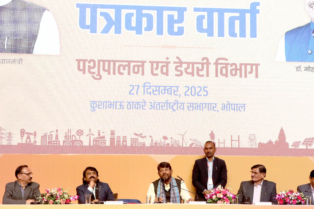 गौवंश के अवैध परिवहन पर वाहन किये जायेंगे राजसात- राज्यमंत्री पटेल