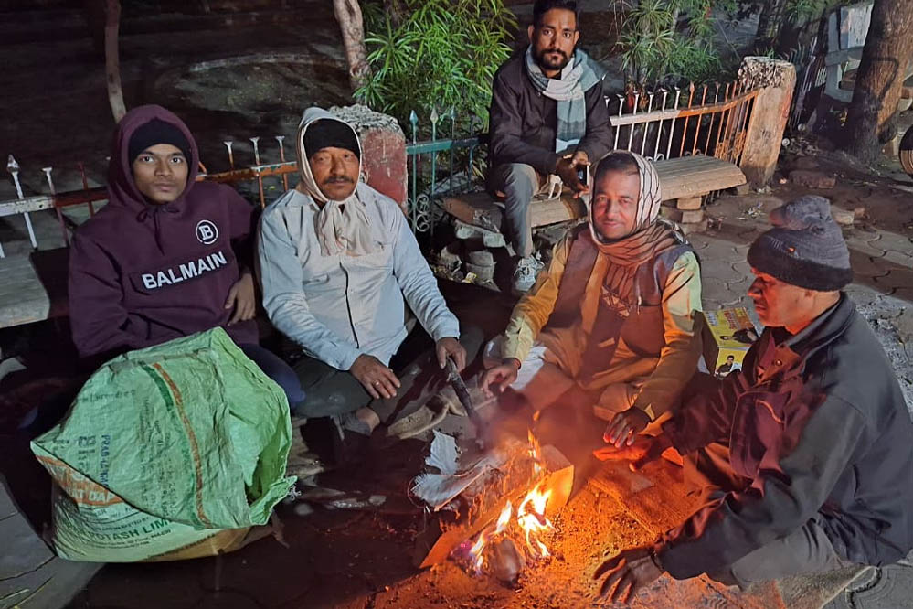 मौसम का असर: राजगढ़ में पारा गिरकर 3.8°C, कोहरे के कारण ट्रेनें घंटों लेट