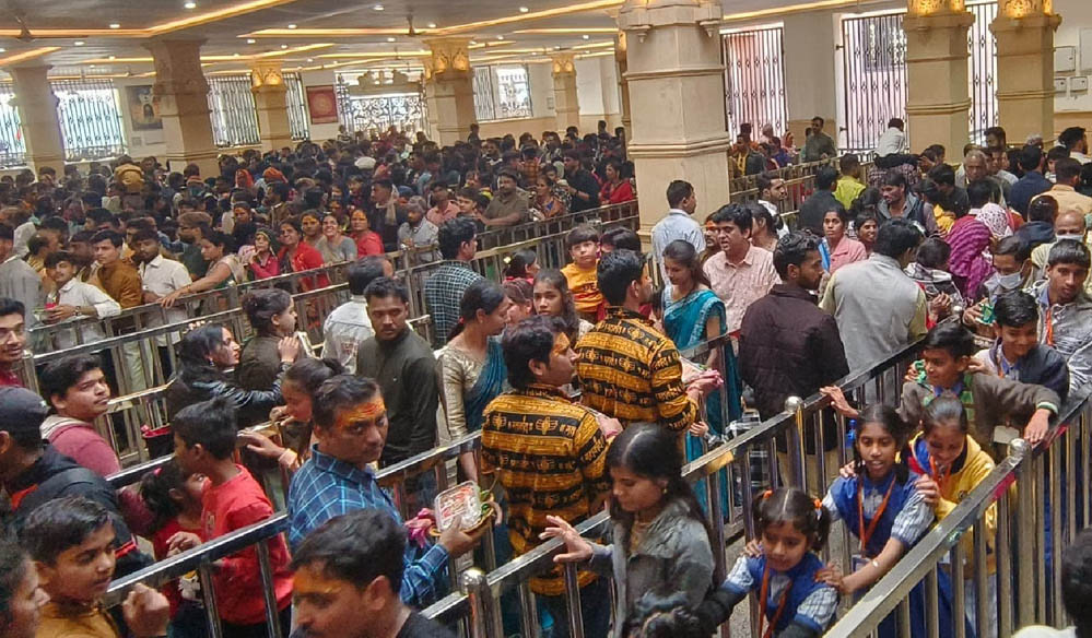 महाकाल मंदिर में साल के आखिरी रविवार को 1.5 लाख से ज्यादा भक्त पहुंचे, सर्दी में श्रद्धा का बढ़ा रुझान