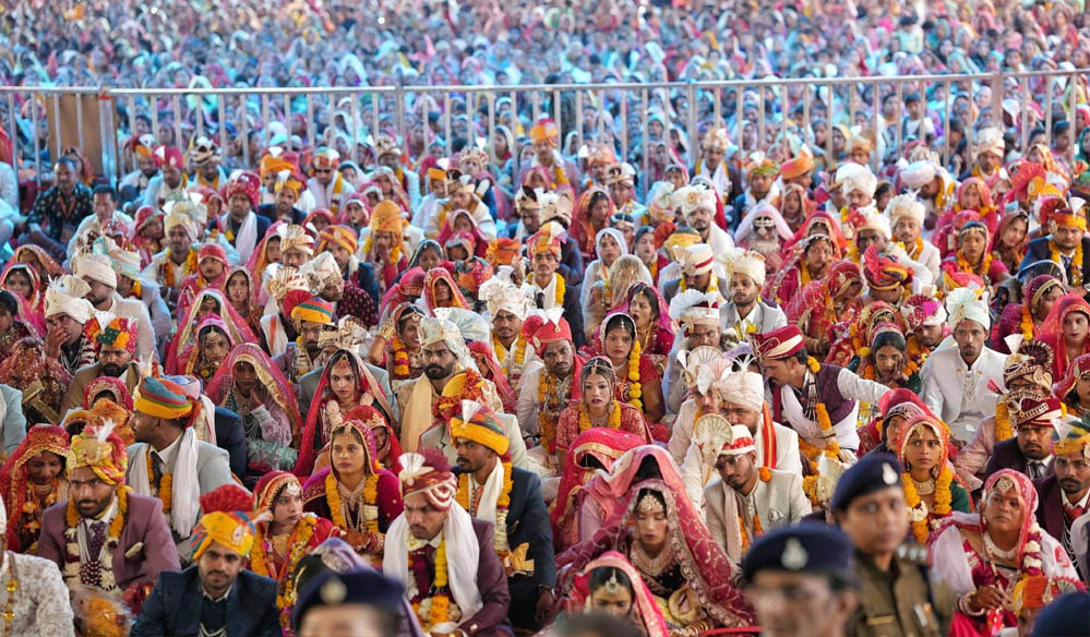 क्षिप्रा में सामूहिक विवाह में CM मोहन का संदेश, 251 नवदंपतियों को आशीर्वाद देते हुए कहा- परिवारों का बोझ हलका होता है