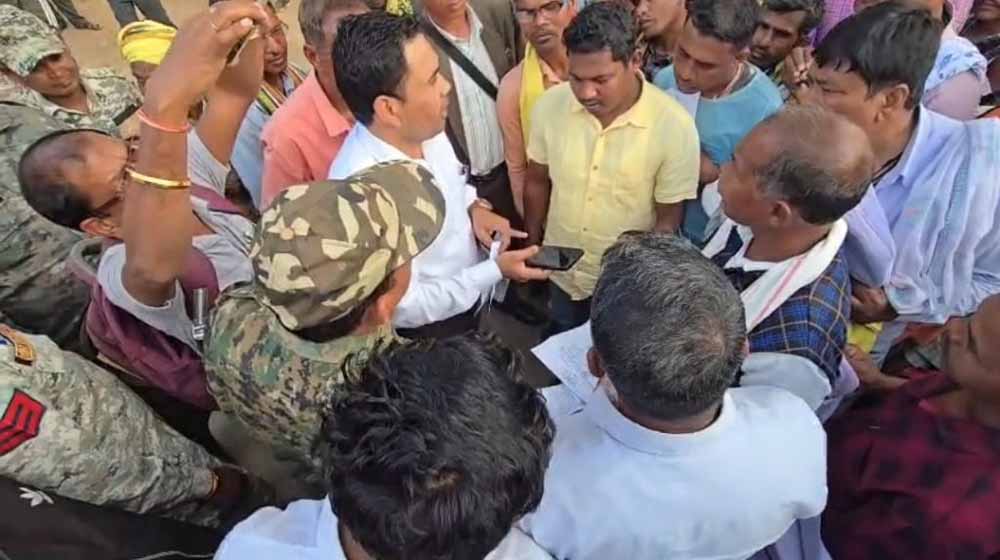 किसानों की शक्ति प्रदर्शन: धान खरीदी केंद्र प्रभारियों की मनमानी के खिलाफ रैली, तहसीलदार को सौंपा ज्ञापन, दी उग्र आंदोलन की चेतावनी