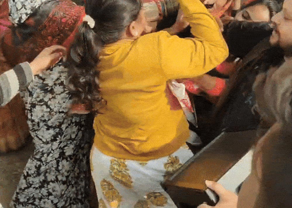 छात्रा को थप्पड़ मारने का वीडियो वायरल, नायब तहसीलदार पर मारपीट के गंभीर आरोप