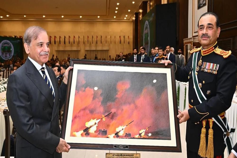 पाकिस्तान में आसिम मुनीर को झटका, CDF नोटिफिकेशन रोकने का निर्णय शहबाज ने किया लागू