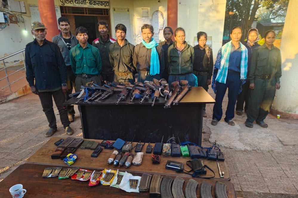 मध्य प्रदेश का नक्सल मुक्त अभियान सफल, रामधेर मज्जी और 12 साथियों का सरेंडर