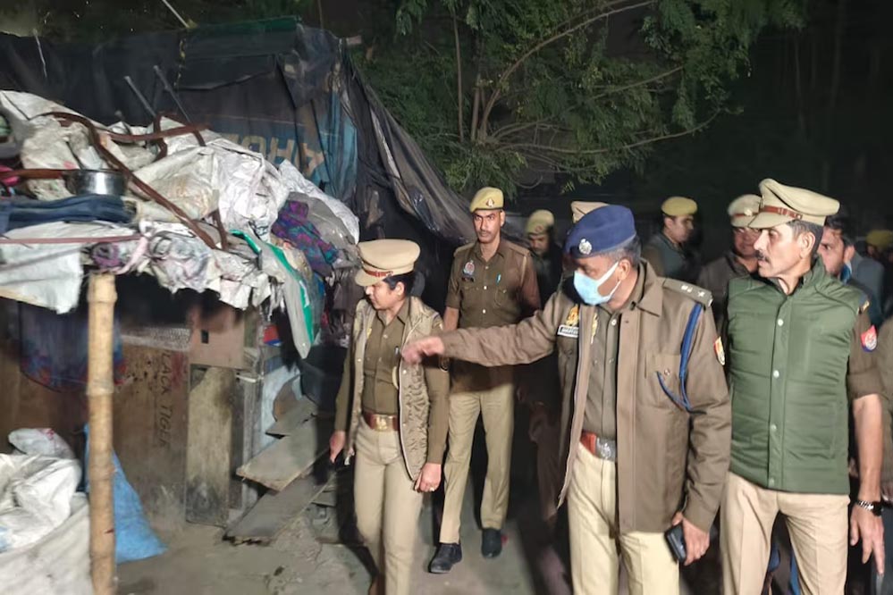 UP में SIR सर्वे के तहत अवैध घुसपैठियों की पहचान तेज, कचरा प्रबंधन में लगे मजदूरों का ब्यौरा मांगा गया