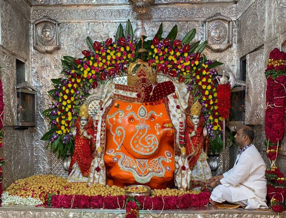 इंदौर के खजराना गणेश मंदिर में दान पेटियाँ खोलीं, डेढ़ करोड़ रुपये और कीमती गहनों का हुआ खुलासा