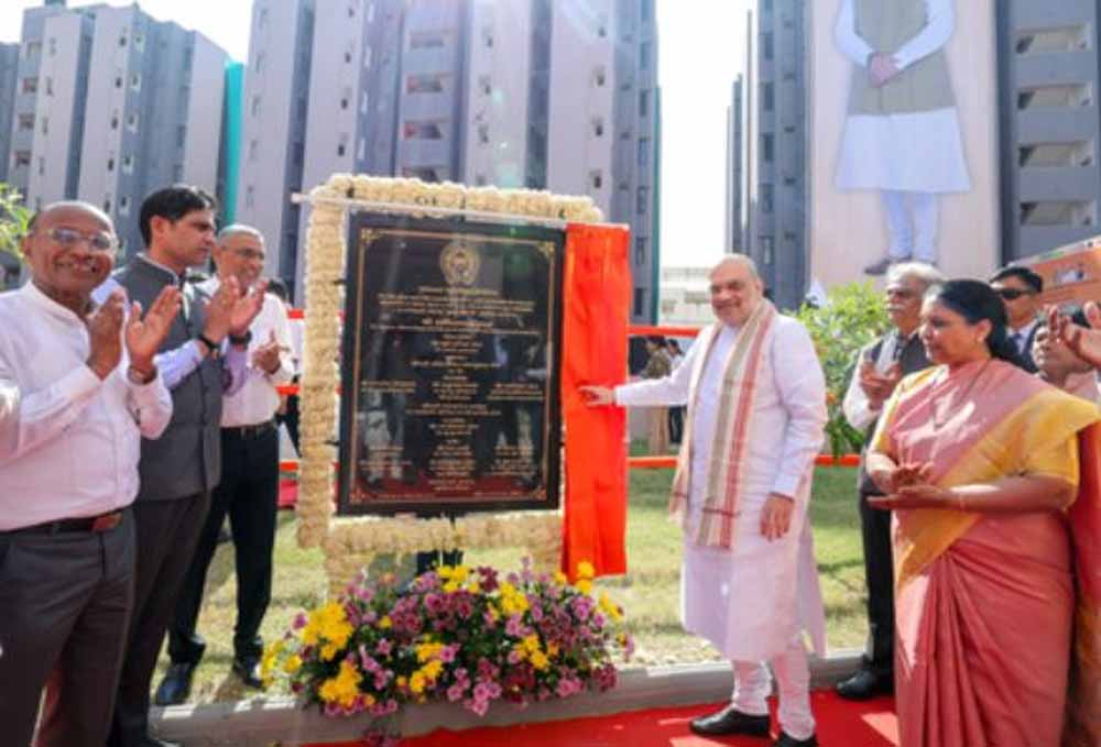 पीएम आवास योजना को मिला बढ़ावा: गुजरात में अमित शाह ने ईडब्ल्यूएस घरों का उद्घाटन किया