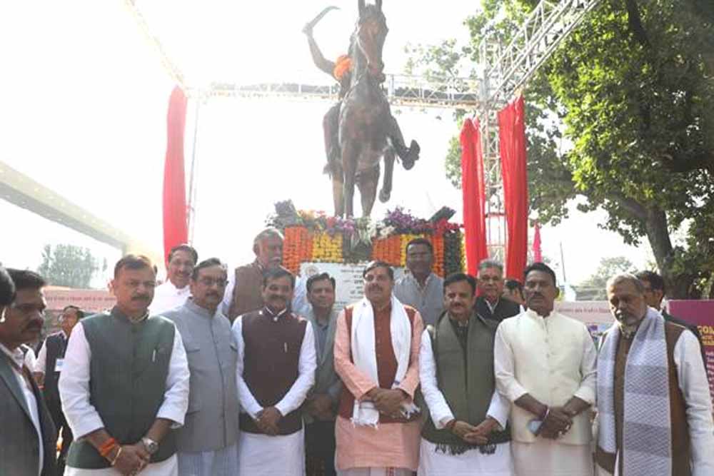 मुख्यमंत्री डॉ. यादव ने महाराजा छत्रसाल और सरदार पटेल की प्रतिमा का अनावरण किया