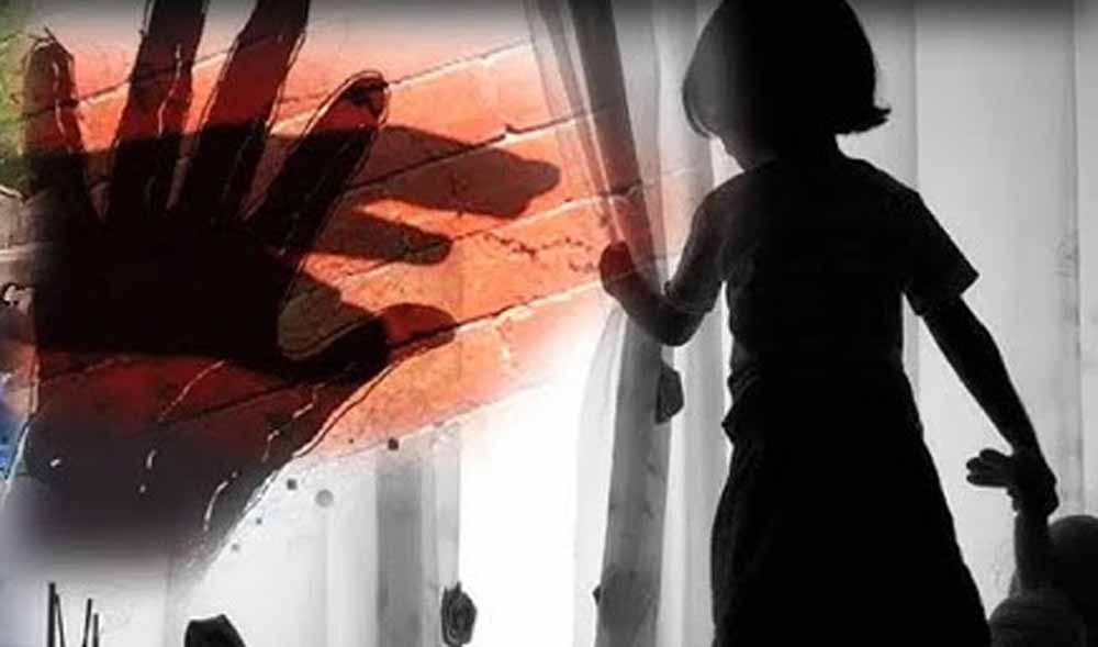 गुजरात के राजकोट में 6 साल की बच्ची का अपहरण करके 30 साल के एक शख्स ने उसके साथ दरिंदगी